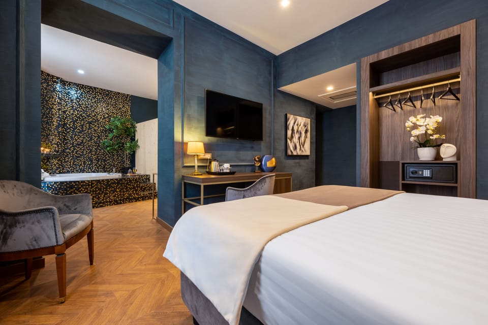 Executive SPA Idromassaggio e Sauna | Minibar, in-room safe, desk, iron/ironing board