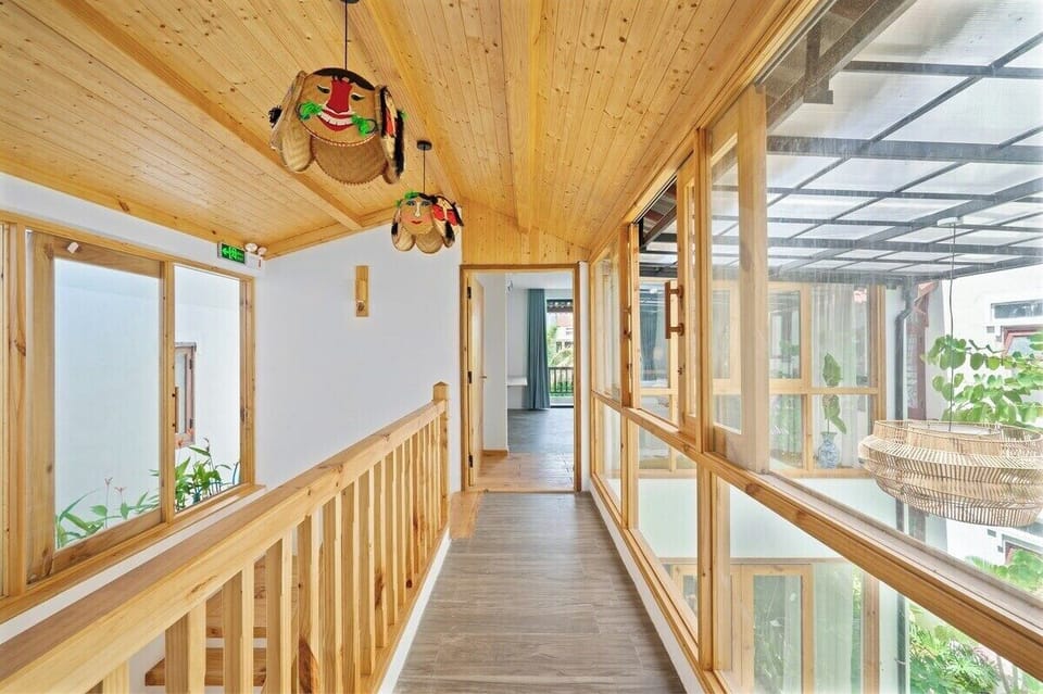 Connecting lobby on first floor 
