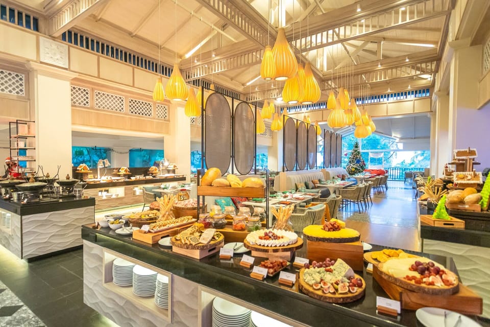 5 restaurants, breakfast, dinner served; Italian cuisine