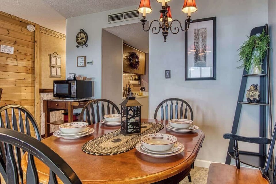 Dining Room: Rustic charm meets mountain views—enjoy meals with family in style!