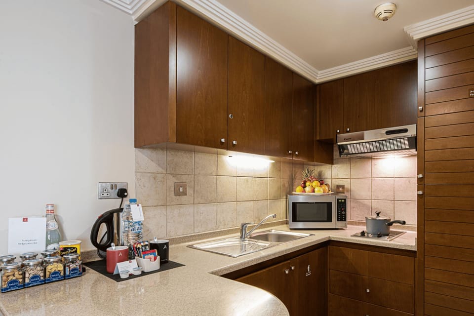 Suite, 1 Bedroom, City View (King Bed) | Private kitchenette | Fridge, coffee/tea maker, electric kettle, reusable coffee/tea filters