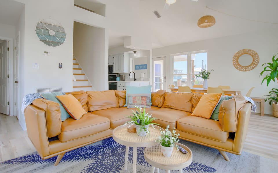 Wrap around leather couch & living spaces located conveniently by the kitchen 