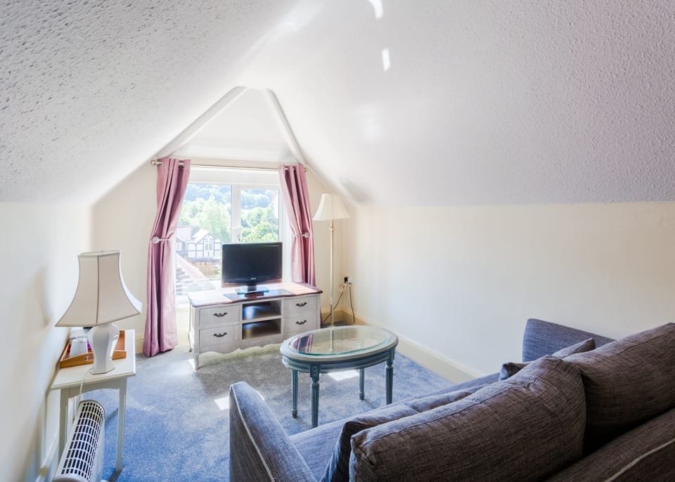 Suite | Desk, iron/ironing board, cribs/infant beds, rollaway beds