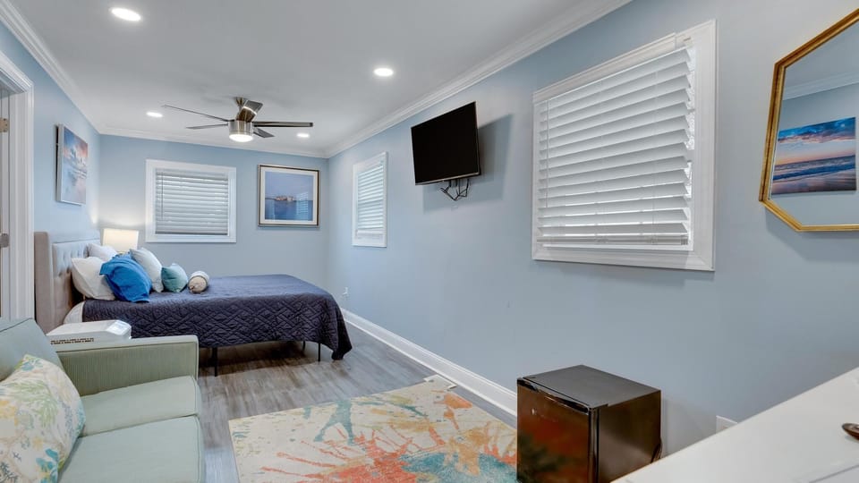 4th Bedroom w/1 King & Sleeper Sofa