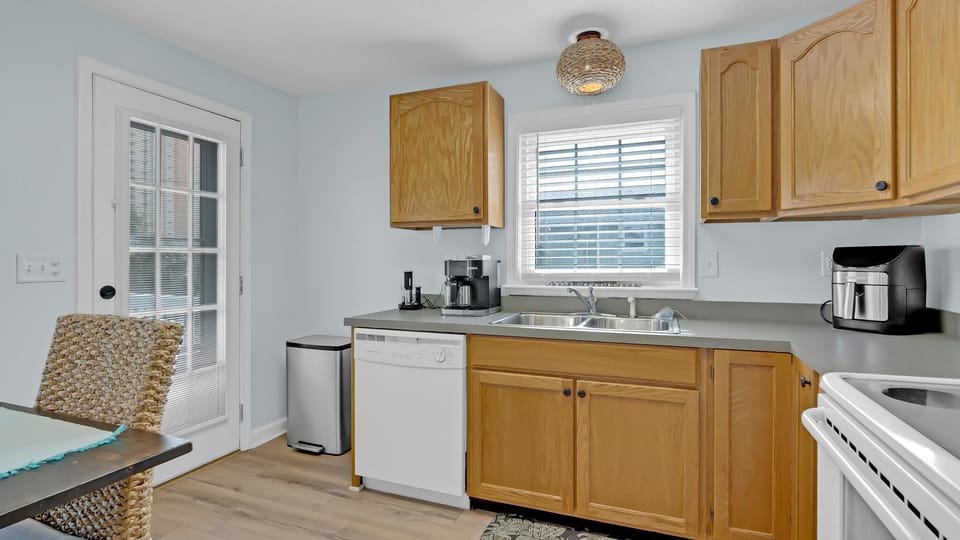 Fully Equipped Kitchen (2nd Floor)