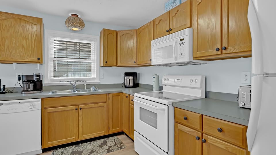 Fully Equipped Kitchen (2nd Floor)