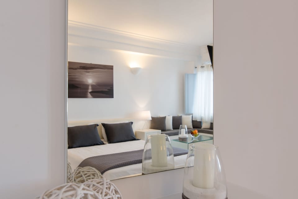 Executive Suite, Jetted Tub, Sea View | 1 bedroom, in-room safe, individually decorated, individually furnished