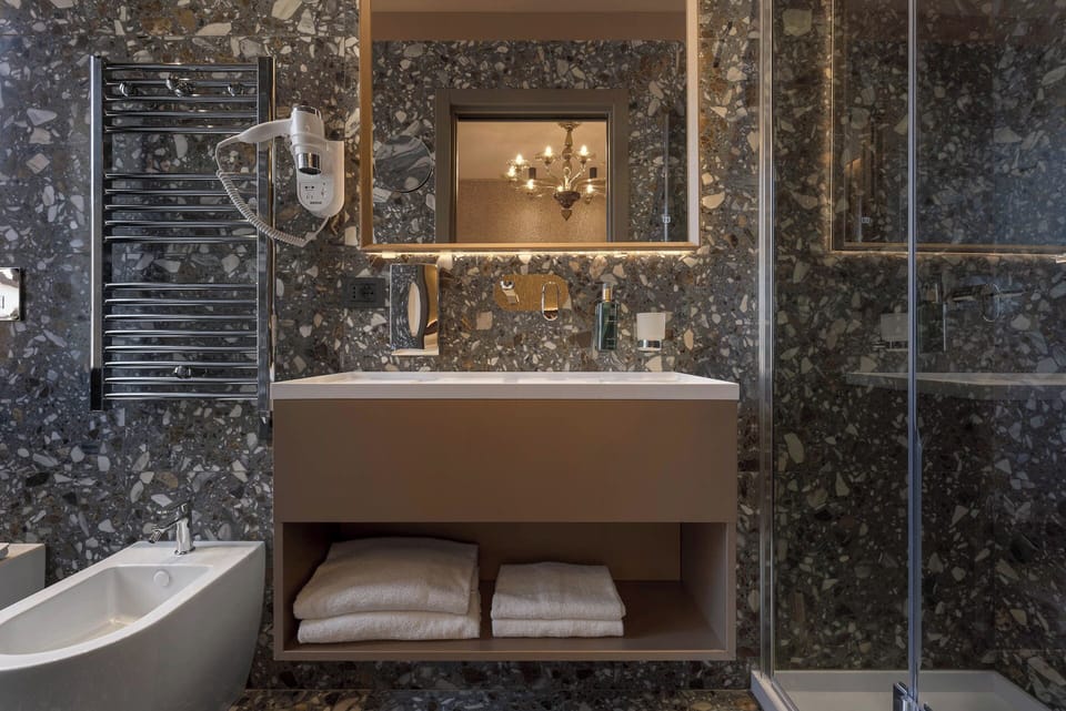 Family Triple Room | Bathroom | Shower, rainfall showerhead, hair dryer, slippers
