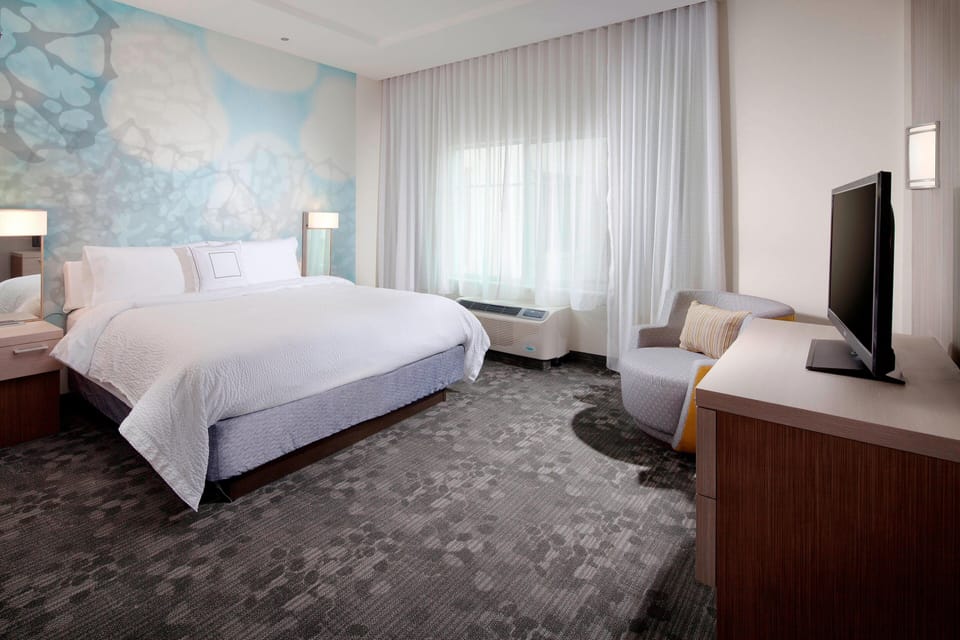 In-room safe, desk, laptop workspace, iron/ironing board