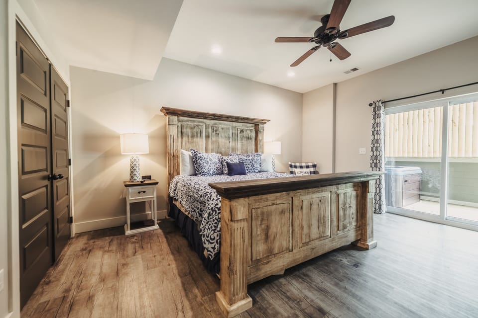 Downstairs king bedroom.