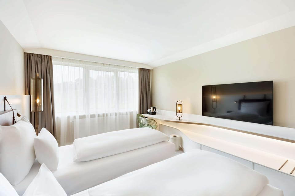 Superior Room | Minibar, in-room safe, desk, blackout drapes