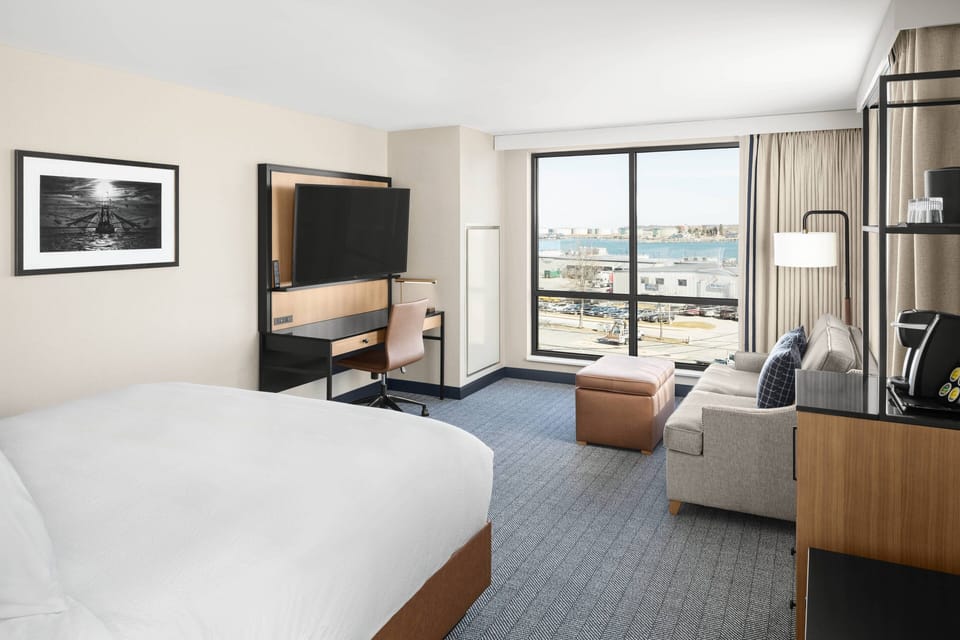 In-room safe, individually decorated, individually furnished, desk
