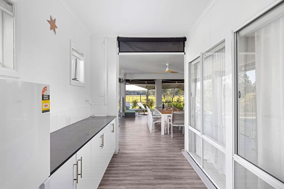 The Home Resort - Heated Pool and Tennis Court House in Boat Harbour