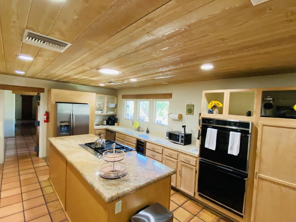 Fully stocked Kitchen, equipped with Coffee maker and espresso machine 