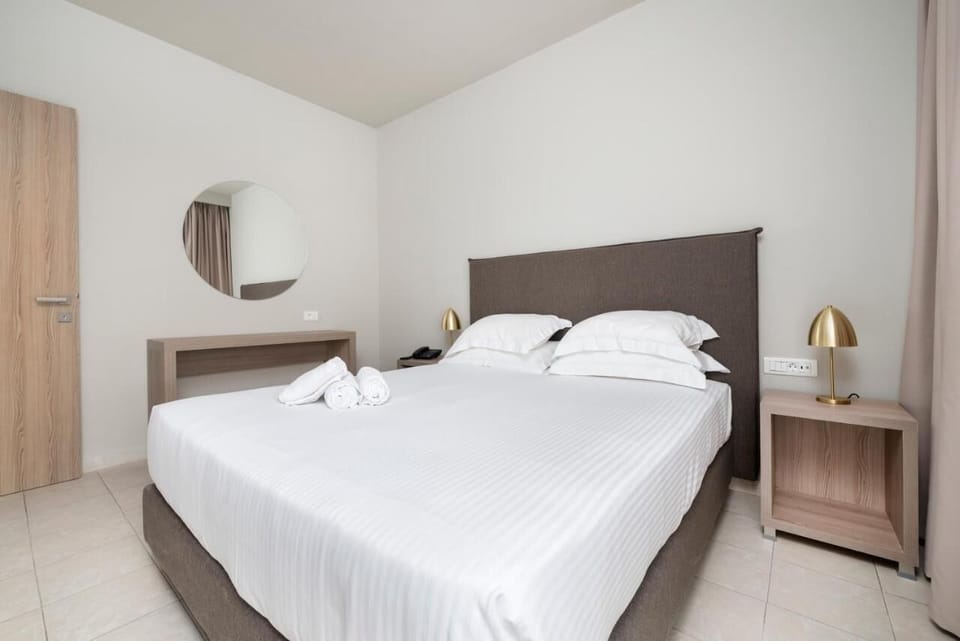 Minibar, in-room safe, blackout drapes, iron/ironing board