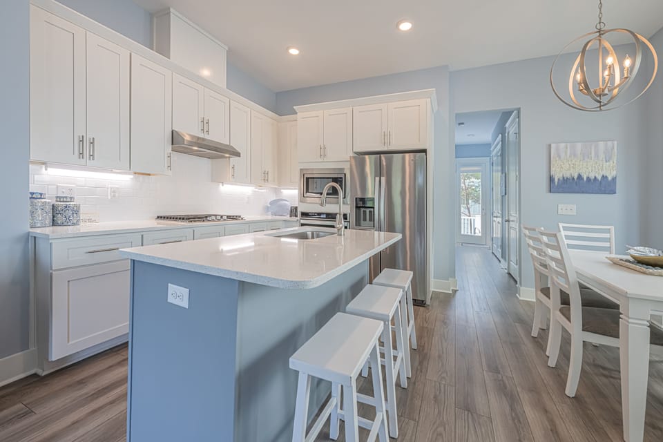 Kitchen with Breakfast Bar Island
