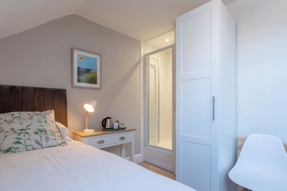 Single Room, Ensuite (Shower, 2nd floor) | Bathroom | Shower, free toiletries, hair dryer, towels