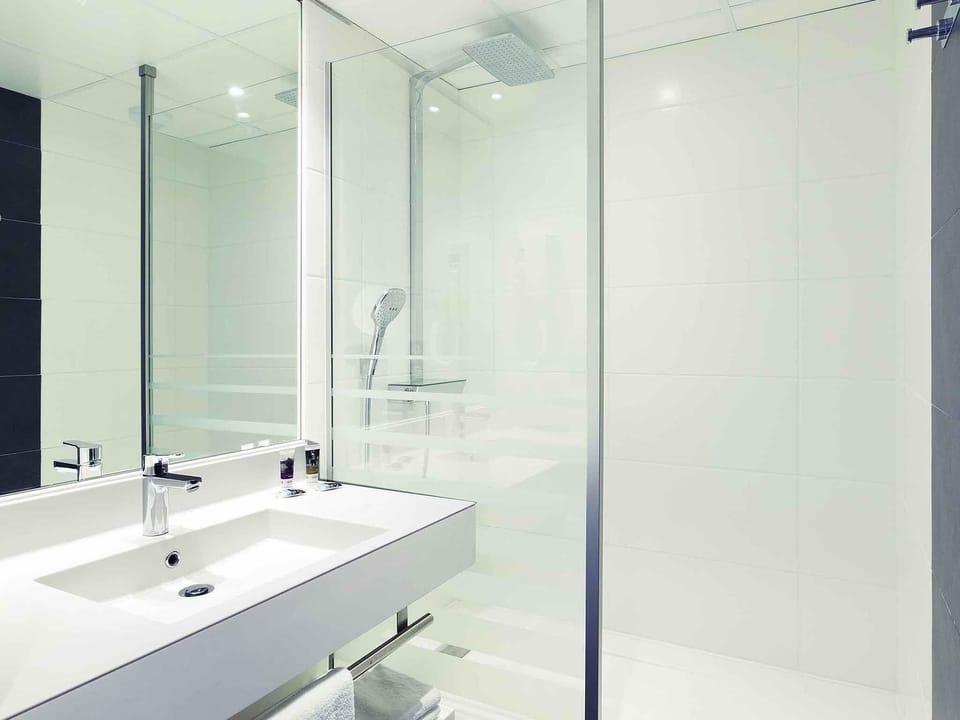 Superior Room, 2 Twin Beds | Premium bedding, minibar, in-room safe, desk