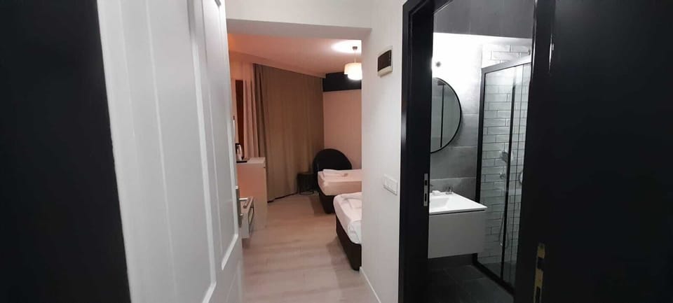 Standard Suite, 1 Double Bed, Garden View | 1 bedroom, free WiFi, bed sheets