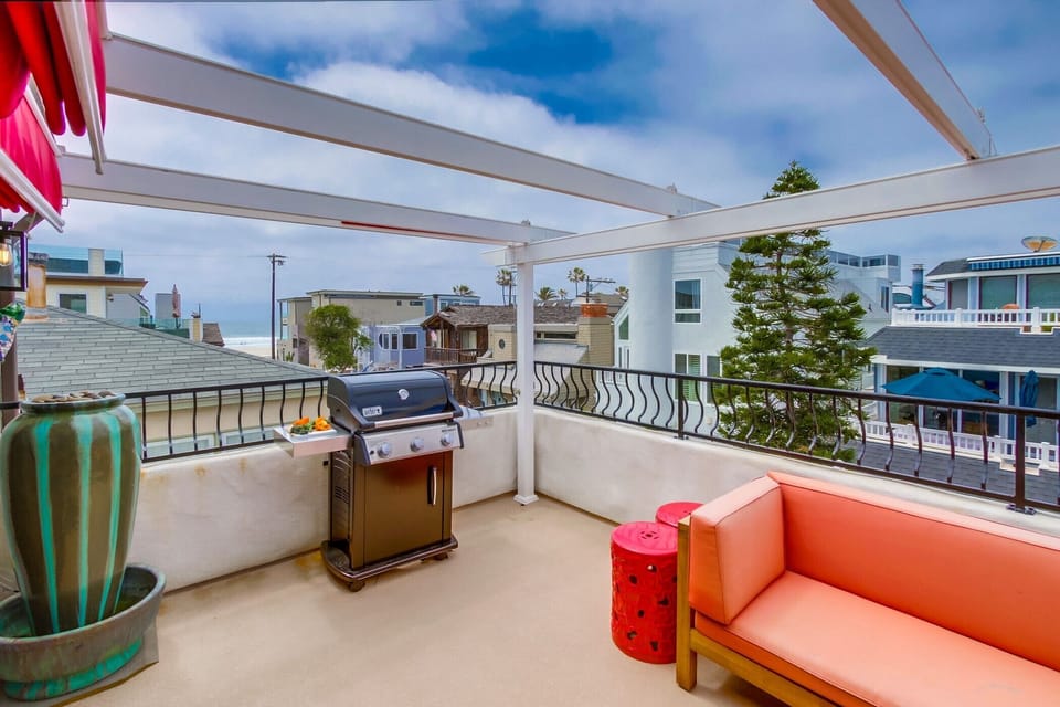 Main level gas BBQ
