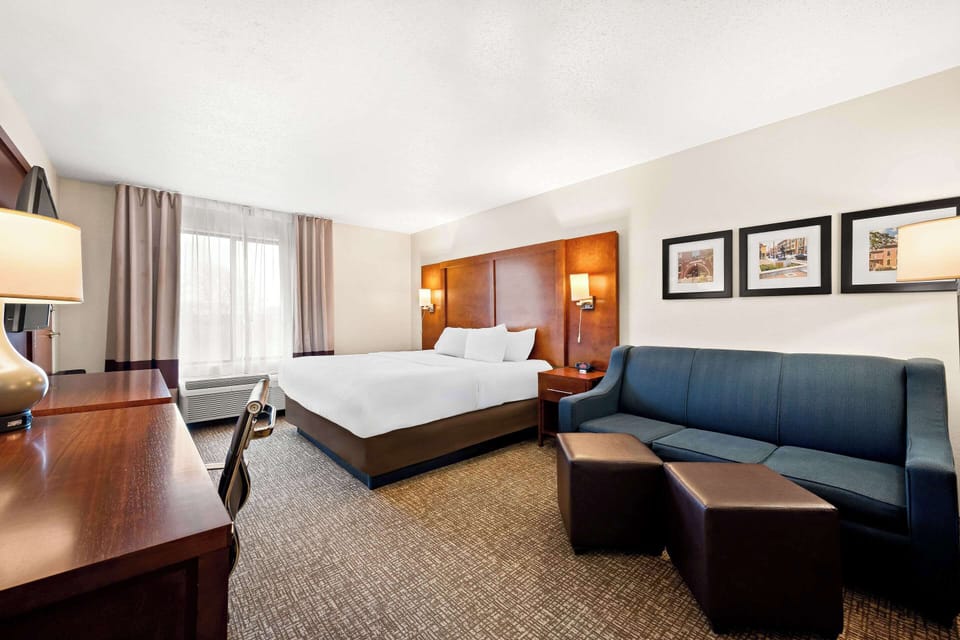 Down comforters, in-room safe, desk, laptop workspace