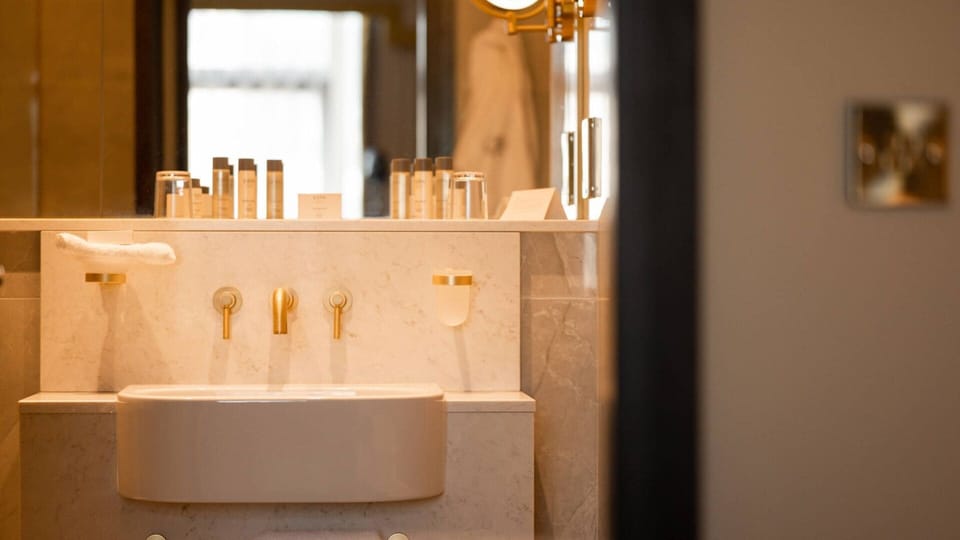 Junior Suite, 1 King Bed | Bathroom | Combined shower/tub, free toiletries, hair dryer, towels