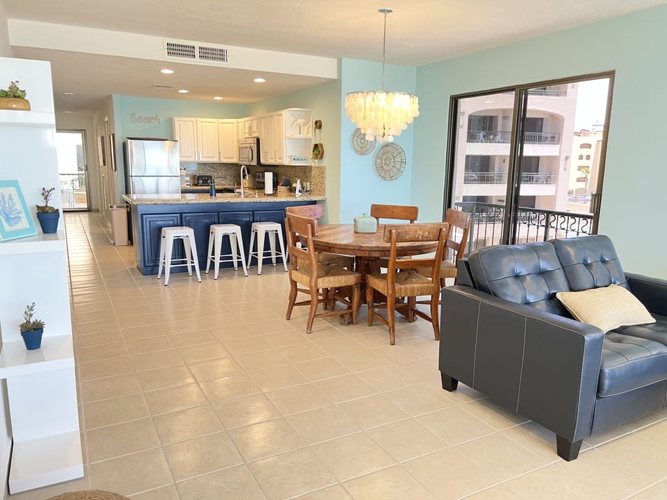 Open concept Living room, Dining Room and Kitchen