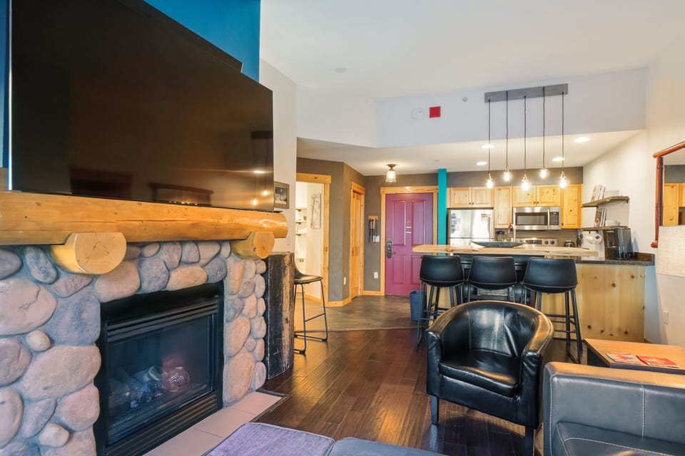 Indoors, Furniture, Living Room, Fireplace, Chair