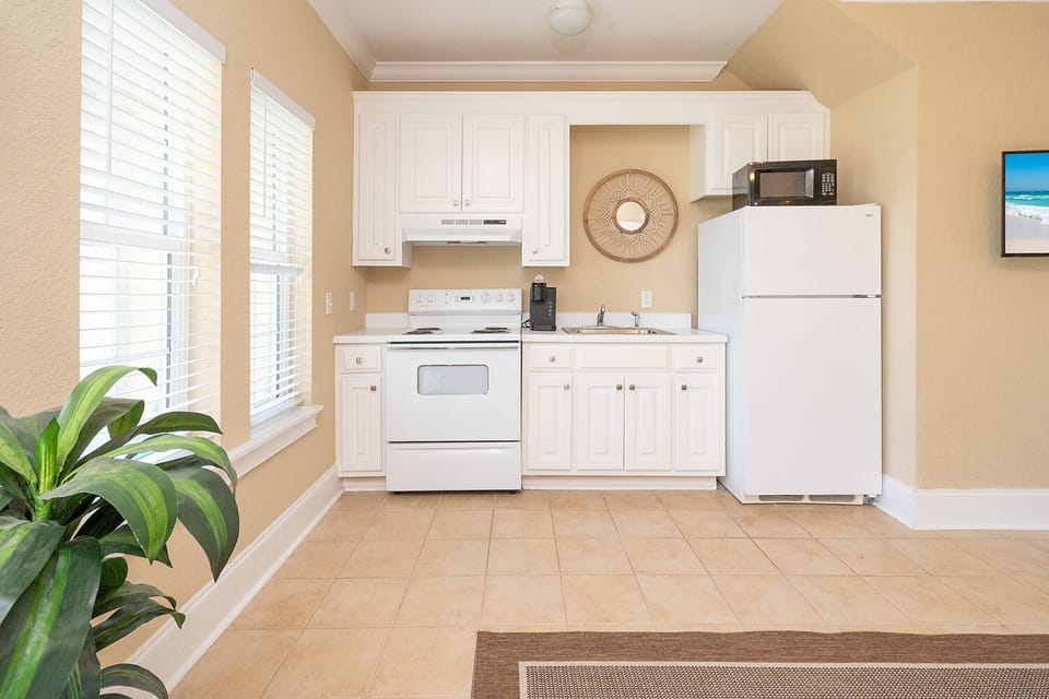 First floor bdrm kitchenette (this is in ADDITION to main kitchen on 2nd floor!)