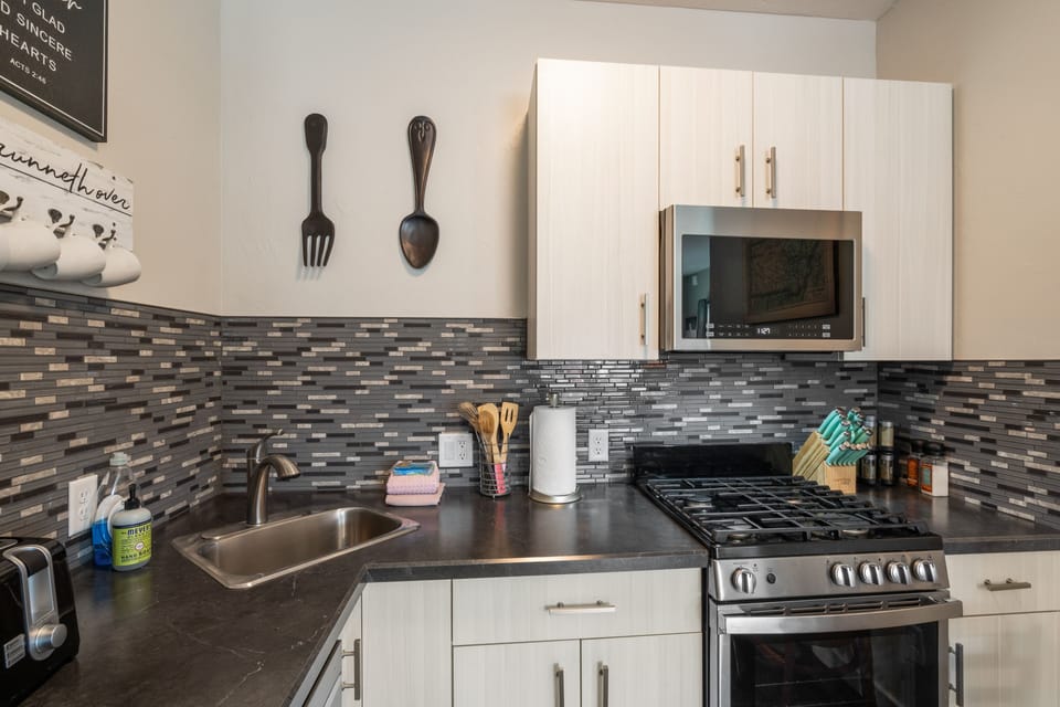 House | Private kitchen | Full-size fridge, microwave, oven, stovetop
