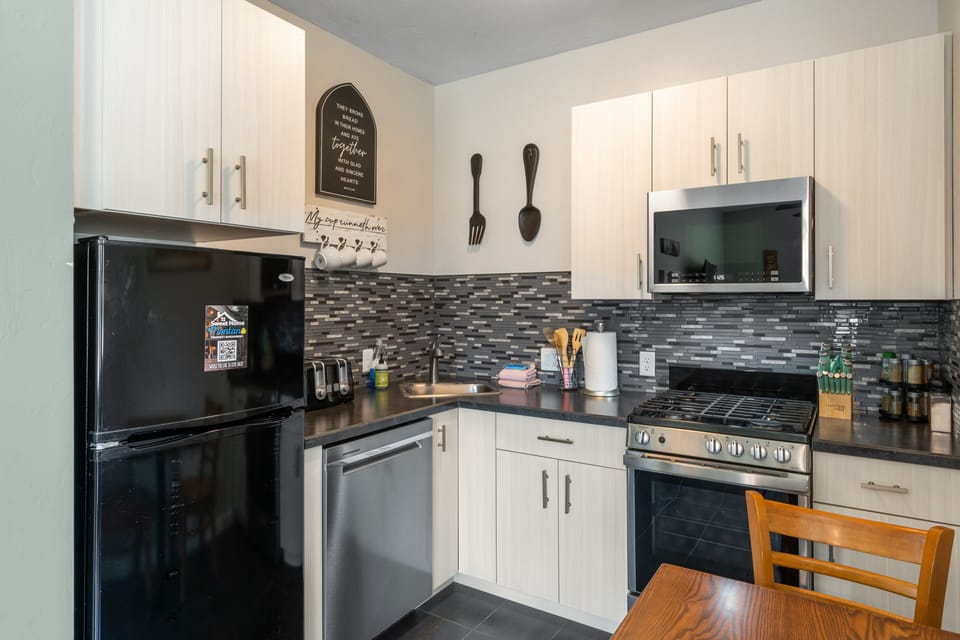 House | Private kitchen | Full-size fridge, microwave, oven, stovetop