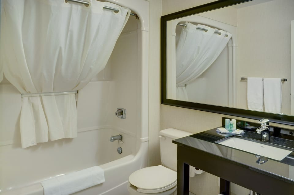 Shower, free toiletries, hair dryer, towels
