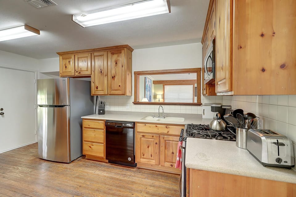 Refrigerator With Icemaker