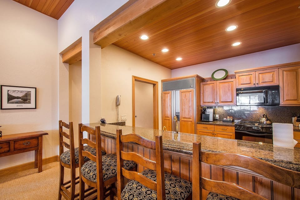 Townhome, 5 Bedrooms | Private kitchen | Fridge, oven, coffee/tea maker
