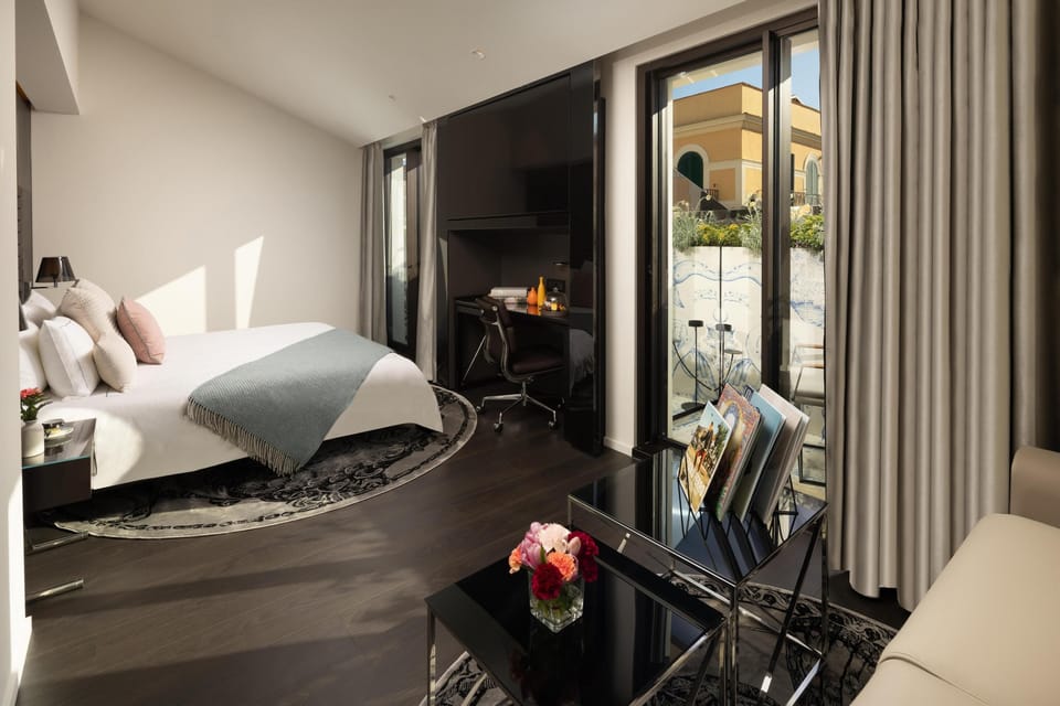 Premium bedding, in-room safe, individually decorated