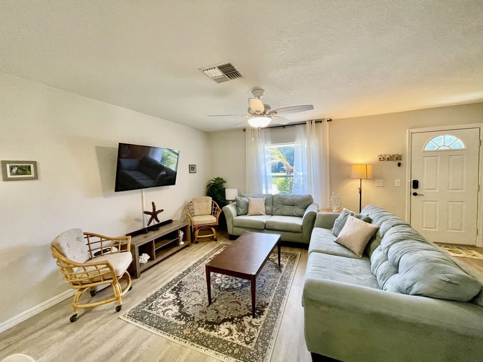 Comfortable living area. Brand new Smart TV w/ Bluetooth surround sound