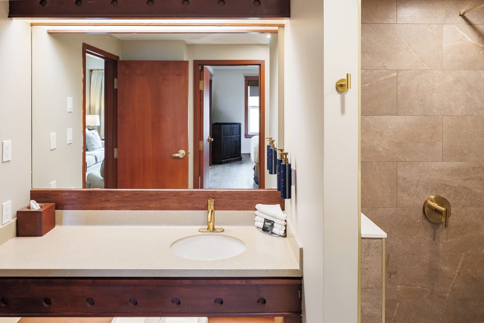 Combined shower/tub, free toiletries, hair dryer, bathrobes