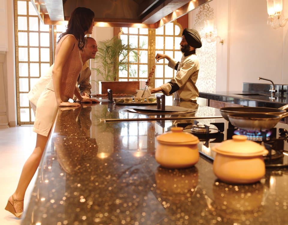 2 restaurants; breakfast, lunch, and dinner served