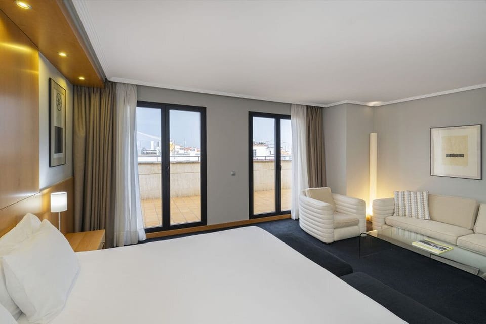 Minibar, in-room safe, laptop workspace, soundproofing