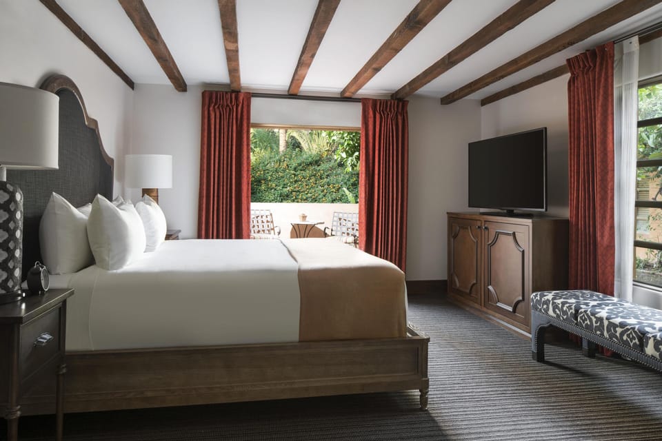 Villa (Valencia) | Egyptian cotton sheets, premium bedding, down comforters, pillowtop beds