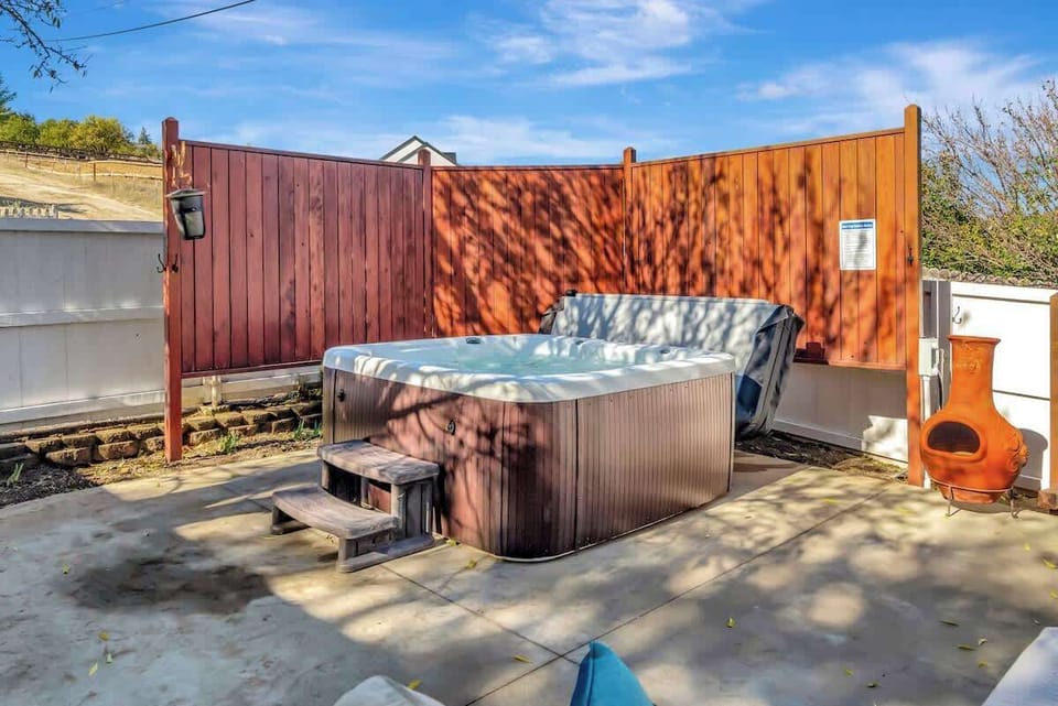 6 Person Hot Tub