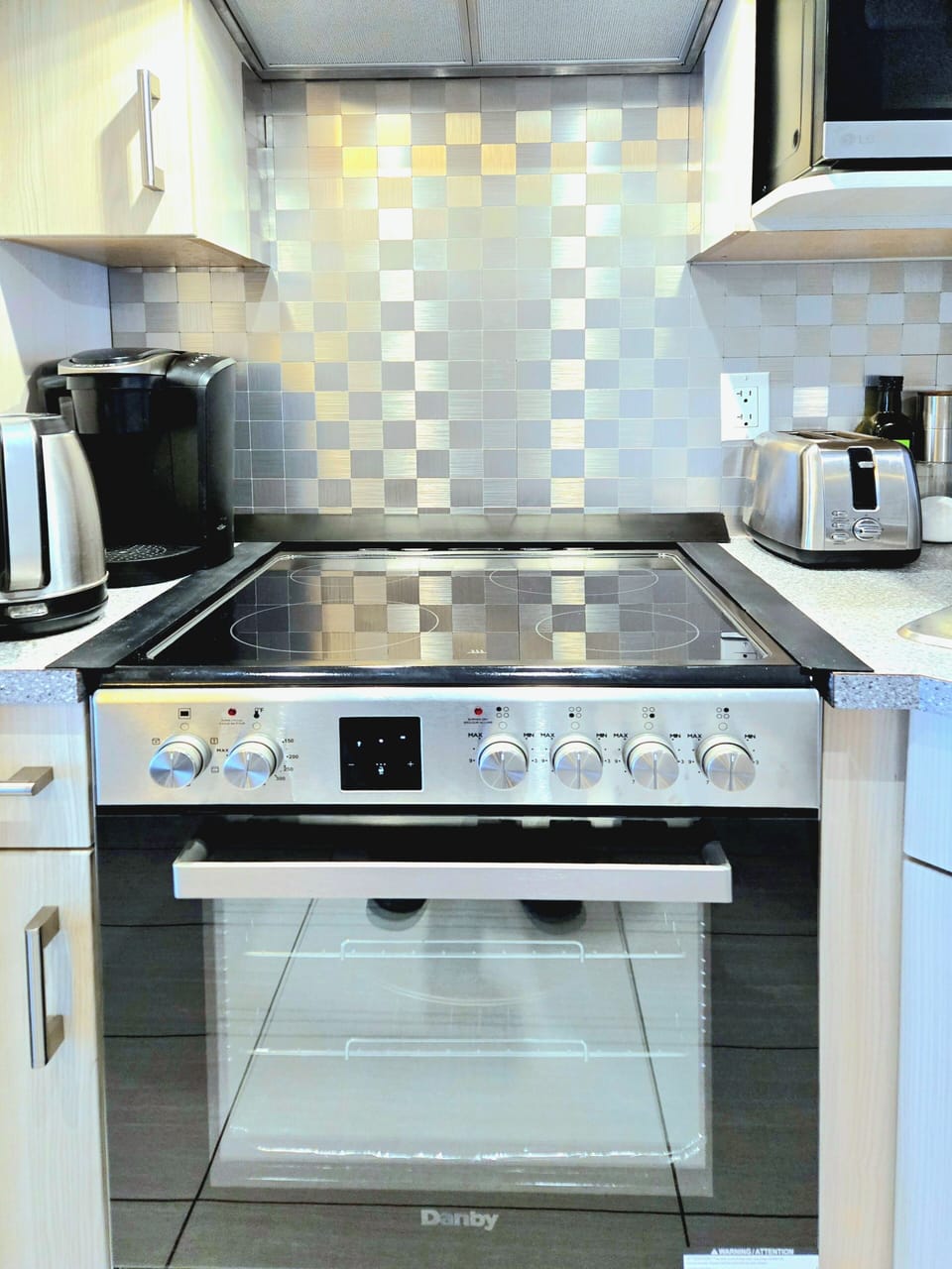 New electric stove with even