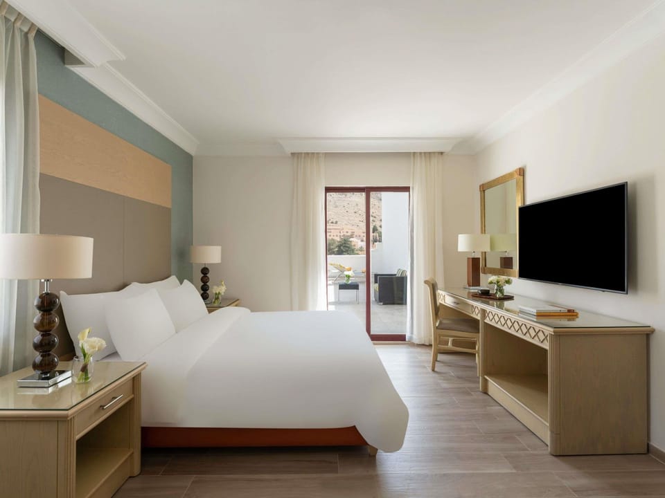 Superior Room, 1 King Bed | Hypo-allergenic bedding available, minibar (free items), in-room safe