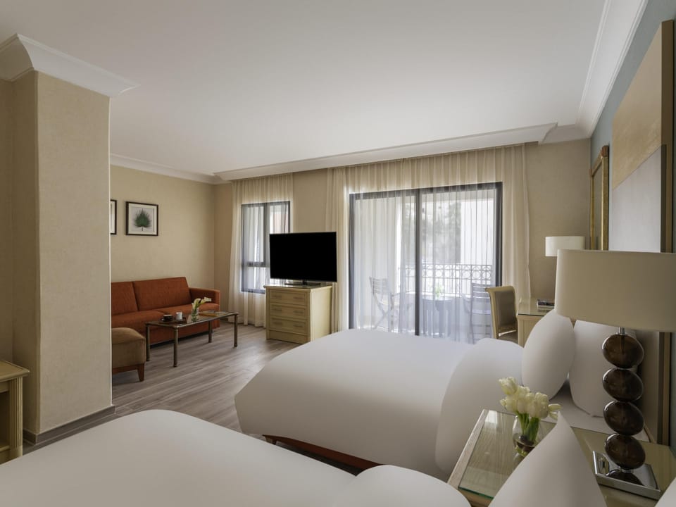 Junior Suite, 1 Twin Bed | Hypo-allergenic bedding available, minibar (free items), in-room safe