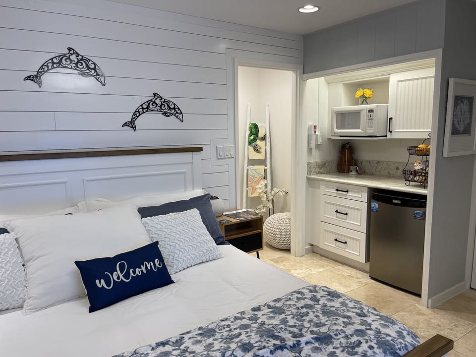Kitchenette to hallway that leads to private ensuite (bathroom)