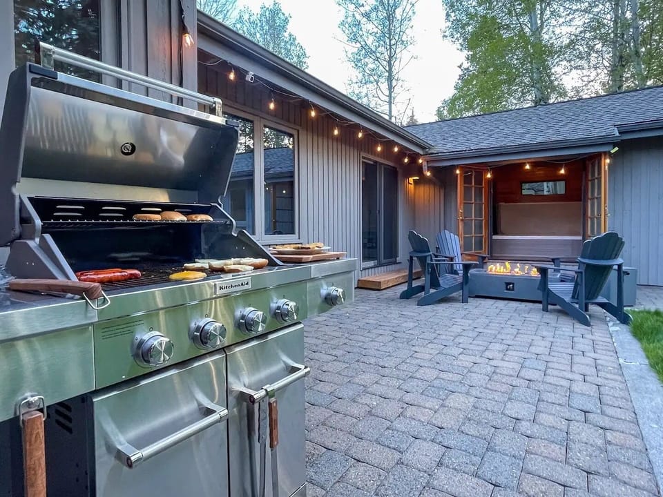The perfect outdoor dinning space for those long warm summer nights.