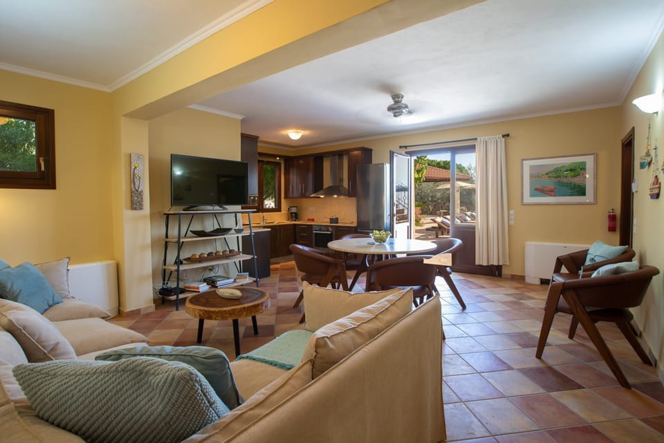 Poolside guest suite with two large bedrooms, two bathrooms, full kitchen/living