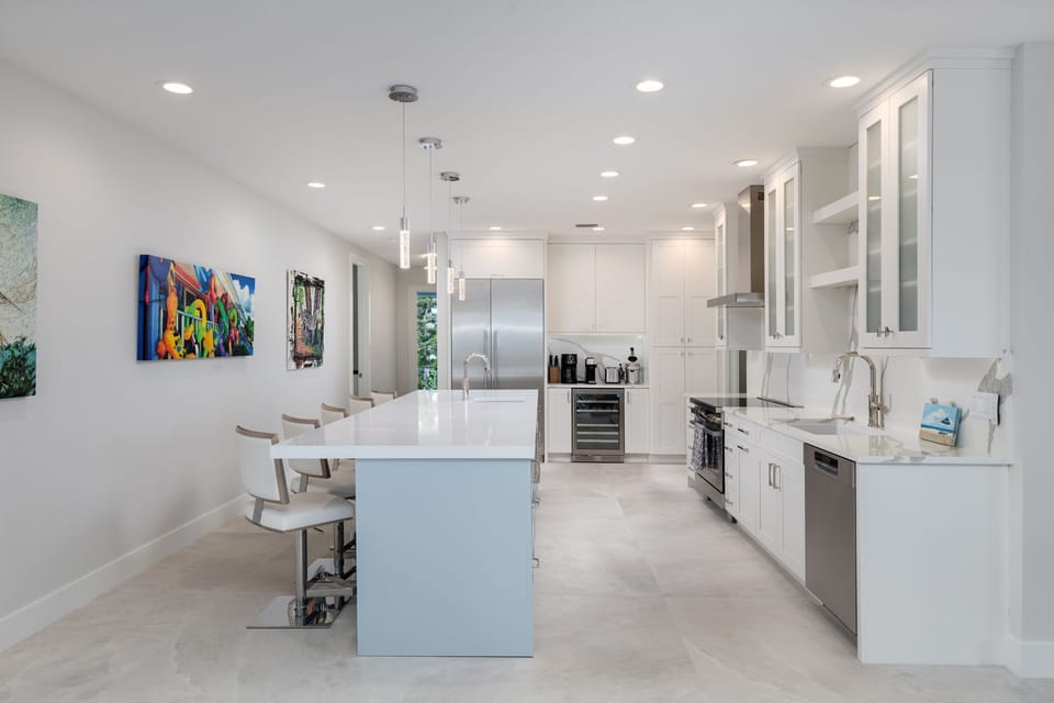 Gorgeous kitchen directly overlooking beach