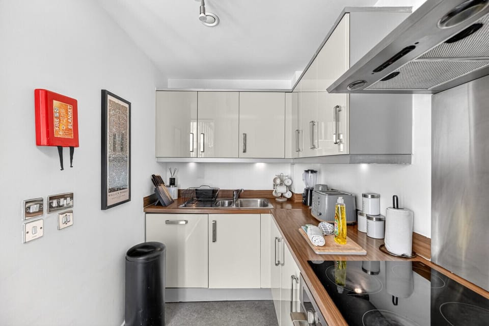 A fully equipped kitchen with everything you need to prepare a delicious home-cooked meal.