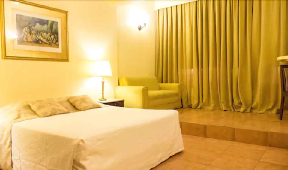 Minibar, in-room safe, blackout drapes, free WiFi